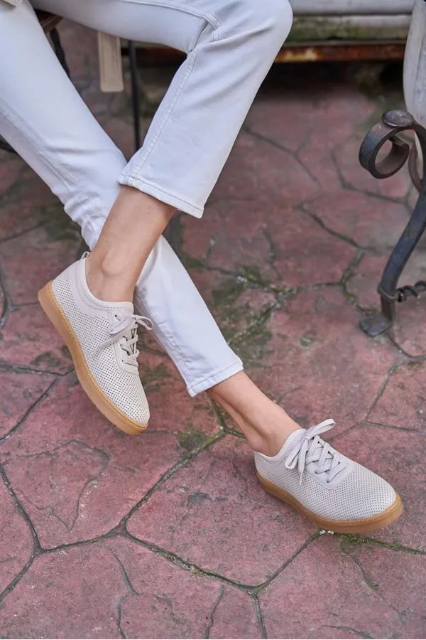 Baskets texturées en maille beige