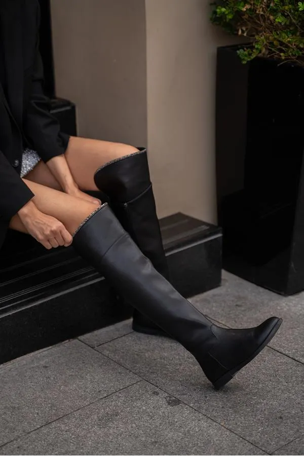 Bottes longues en cuir noir pour femme avec détails en pierre