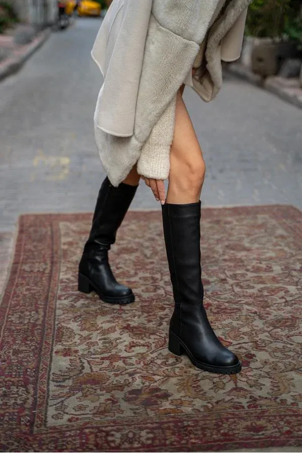 Bottes à talons hauts noires Bottes à talons hauts noires