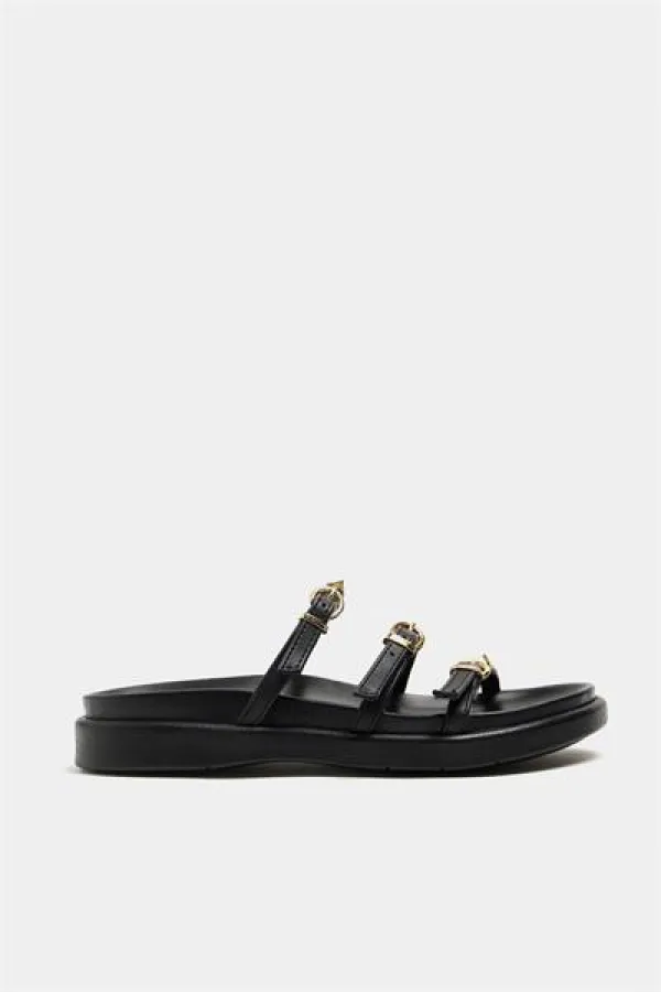 Chaussons tendance noirs avec détails cloutés dorés Chaussons tendance noirs avec détails cloutés dorés