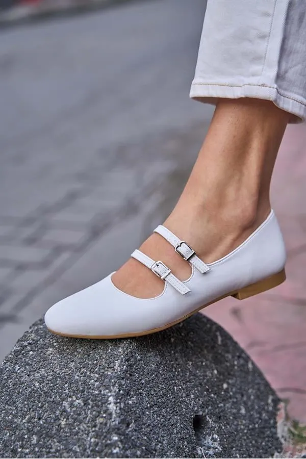 Ballerine blanche à double ceinture Ballerine blanche à double ceinture