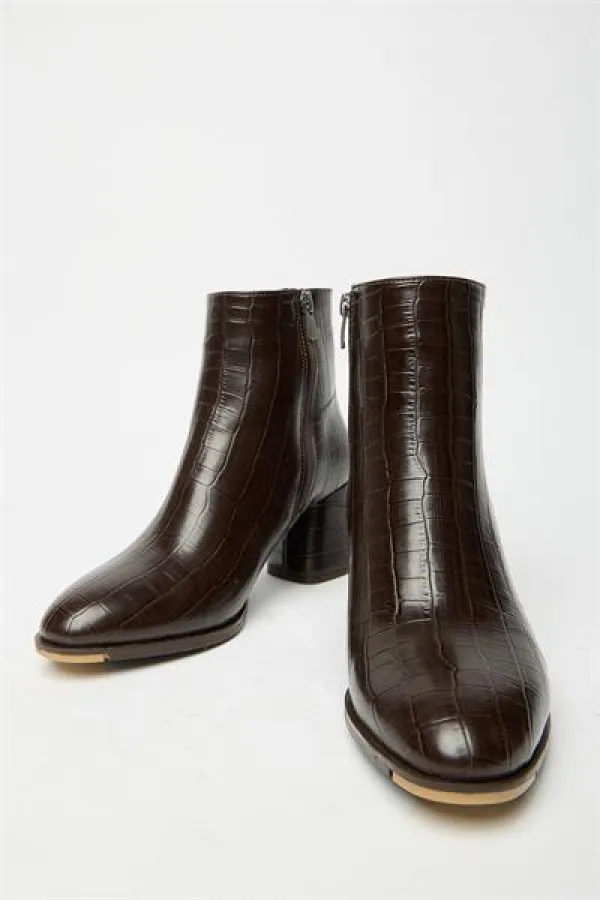 Bottes et bottines en crocodile marron