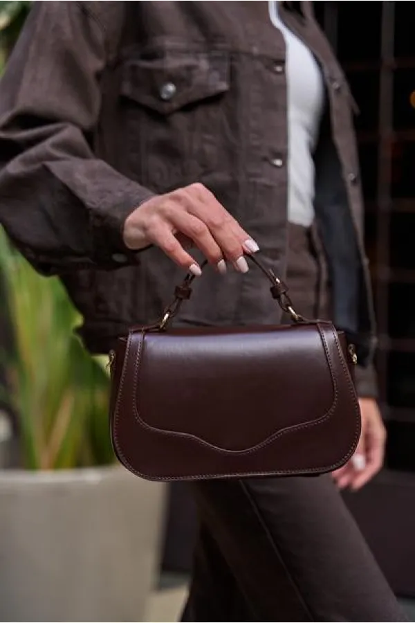 Sac à bandoulière marron avec housse