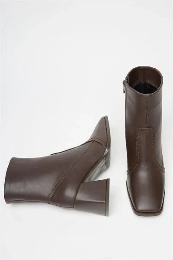 Bottes et bottines à talons plats marron pour femme – Fermeture éclair, style décontracté et élégant Bottes et bottines à talons plats marron pour femme – Fermeture éclair, style décontracté et élégant
