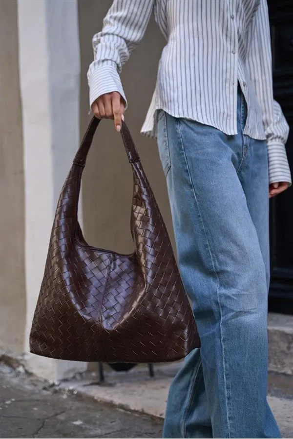 Sac bandoulière en tricot marron à motifs – Look élégant et luxueux