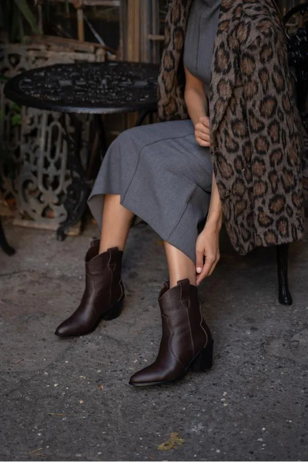 Bottes de cowboy en cuir véritable brodées et à talons marron