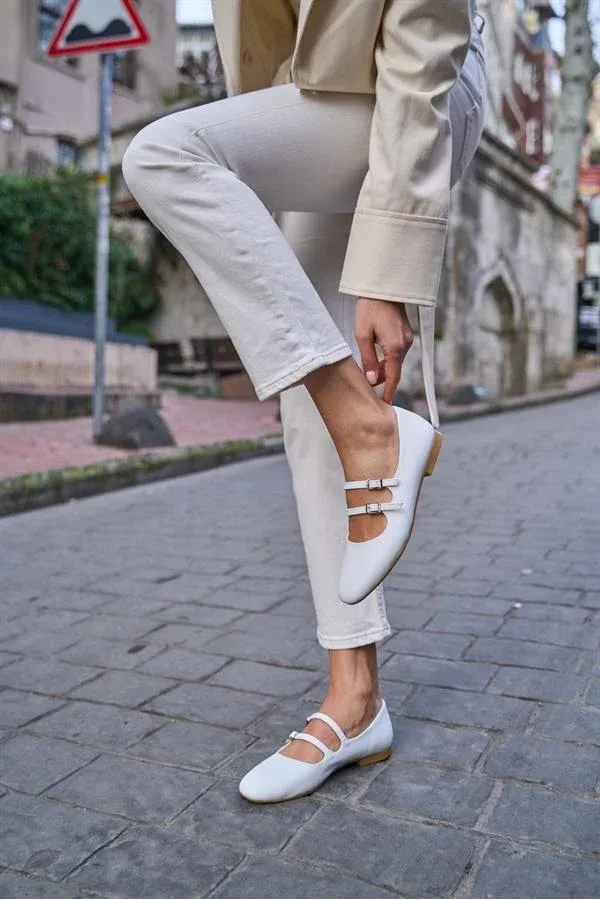 Ballerine blanche à double ceinture Ballerine blanche à double ceinture