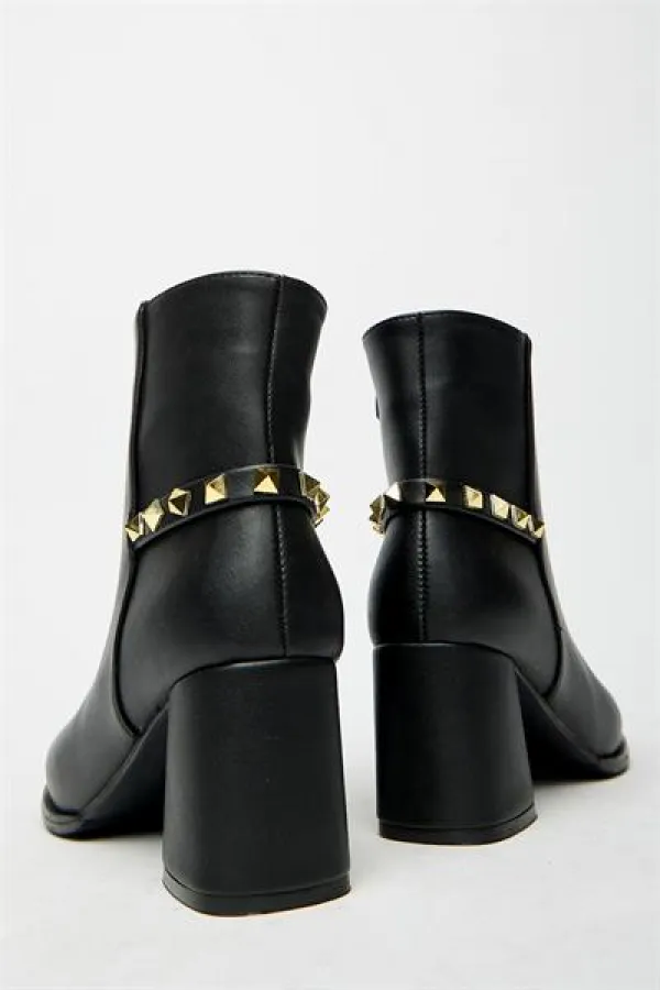 Bottes modernes à talons carrés et clous dorés noirs - Élégantes