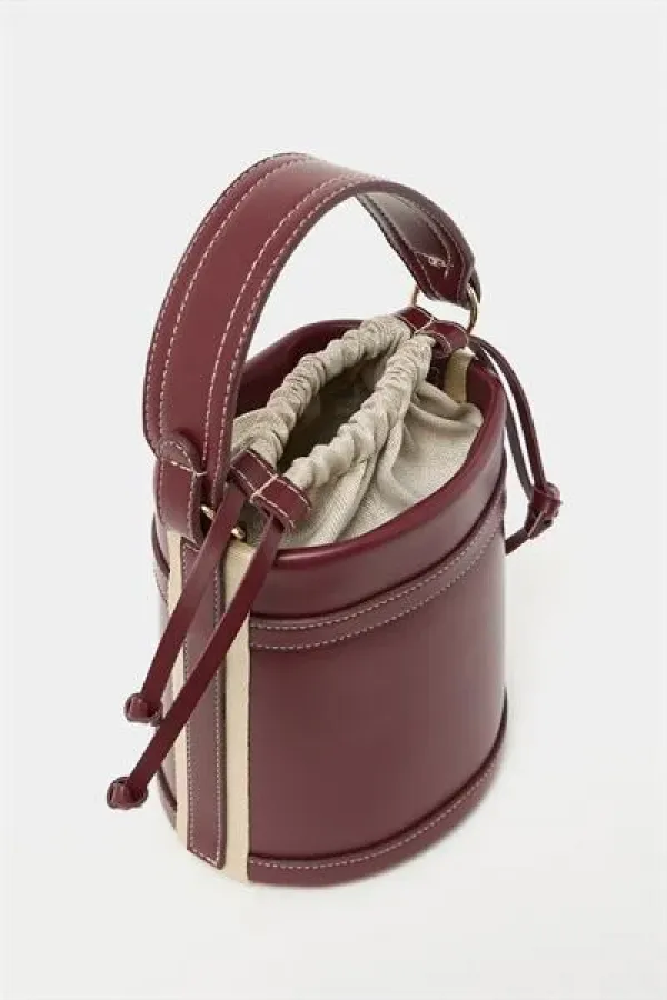 Sac seau à coutures contrastées bordeaux, porté main ou bandoulière