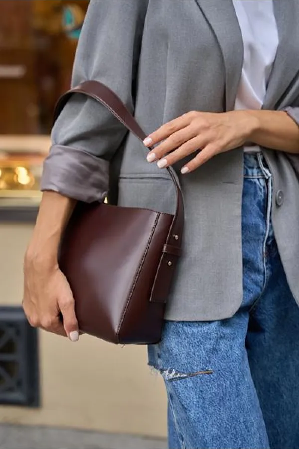 Sac à bandoulière ajustable en cuir souple marron
