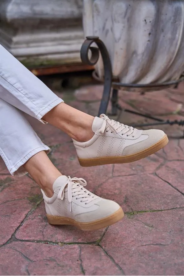 Baskets beiges avec détail logo