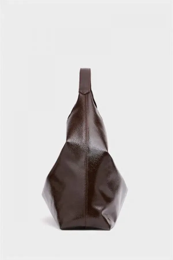 Sac à main et bandoulière en cuir verni brillant, cuir verni marron