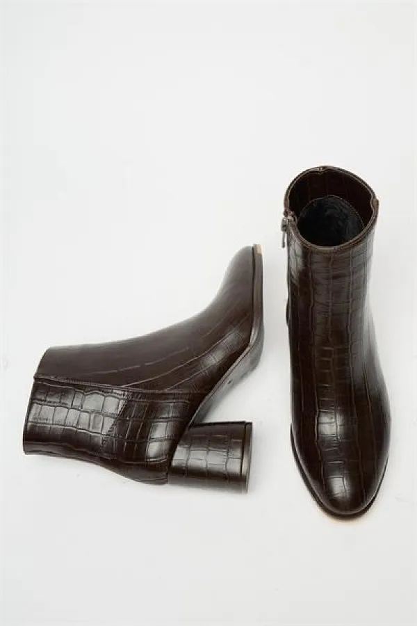 Bottes et bottines en crocodile marron