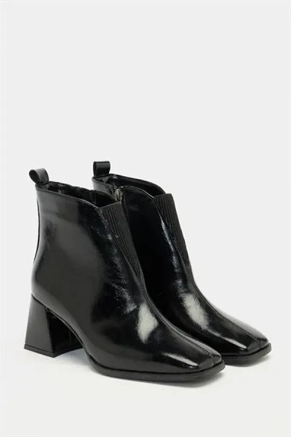 Bottes courtes à talons et bout émoussé en cuir verni – Cuir brillant Forme moderne Cuir verni noir