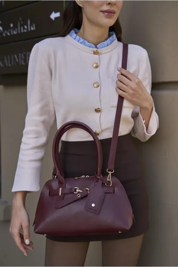 Sac rétro avec accessoires dorés, sac à main et sac bandoulière, bordeaux