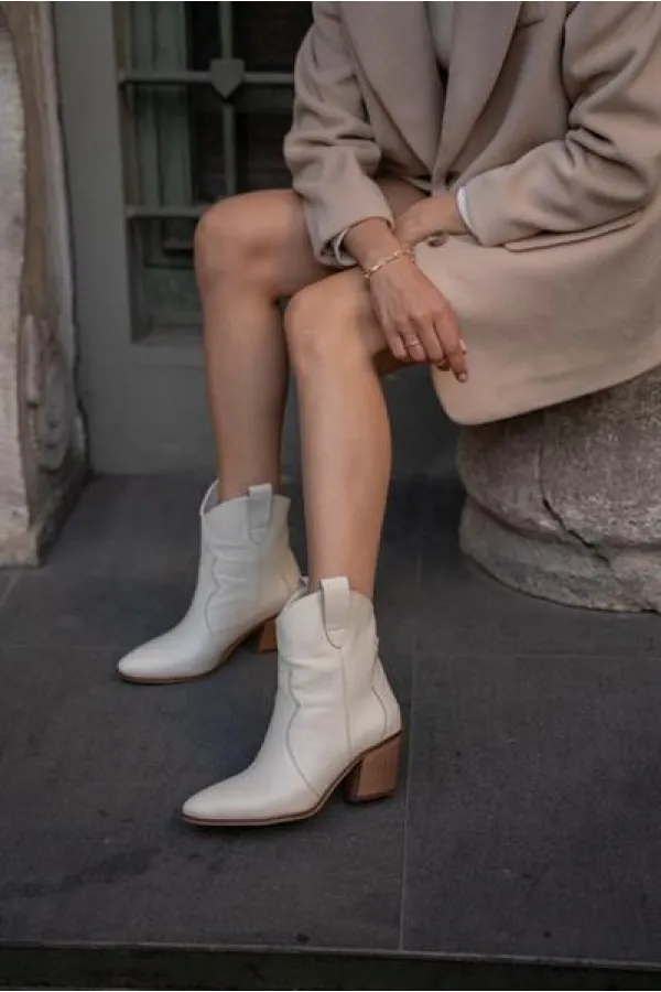 Bottes de cowboy brodées et à talons en cuir véritable beige Bottes de cowboy brodées et à talons en cuir véritable beige