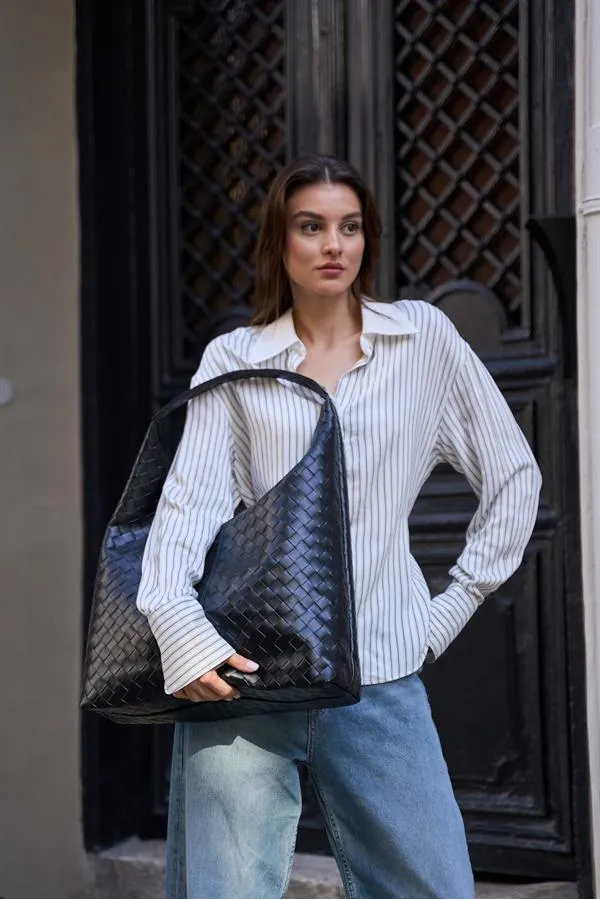 Sac bandoulière noir en tricot à motifs – Look élégant et luxueux