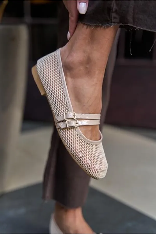 Ballerine en maille à double ceinture beige Ballerine en maille à double ceinture beige