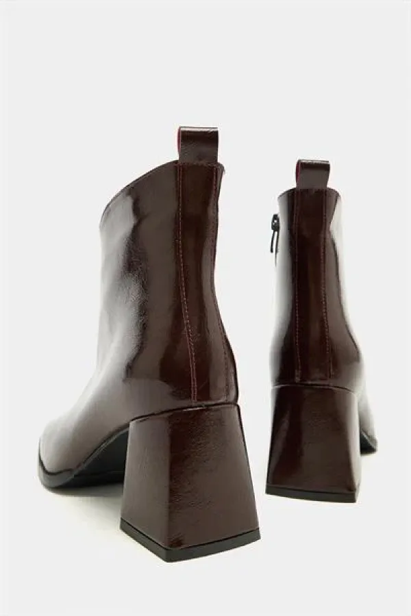 Bottes courtes à talons et bout rond en cuir verni – Cuir brillant Forme moderne Cuir verni bordeaux