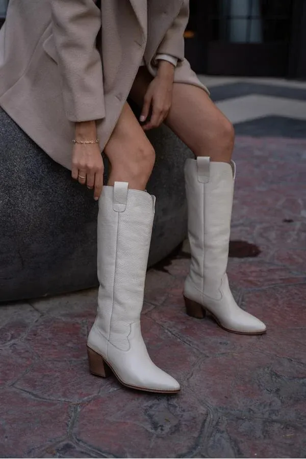 Bottes de cowboy à talons et brodées en cuir véritable beige
