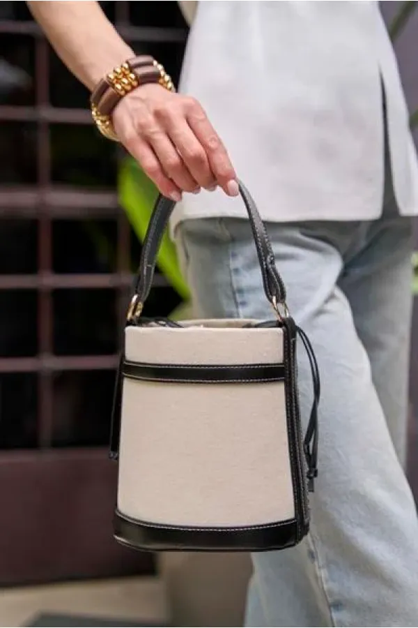 Sac seau à main et à bandoulière en toile avec coutures contrastées - Noir