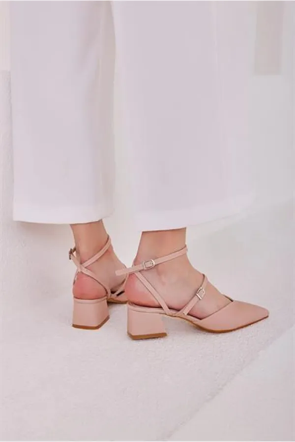 Chaussures à talons et bride arrière avec ceinture en vison