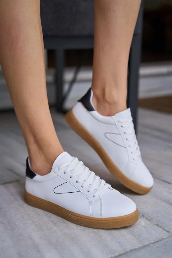Baskets rétro à semelles détaillées blanches et noires