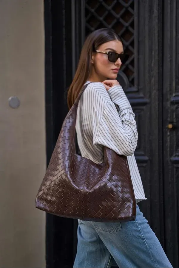Sac bandoulière en tricot marron à motifs – Look élégant et luxueux