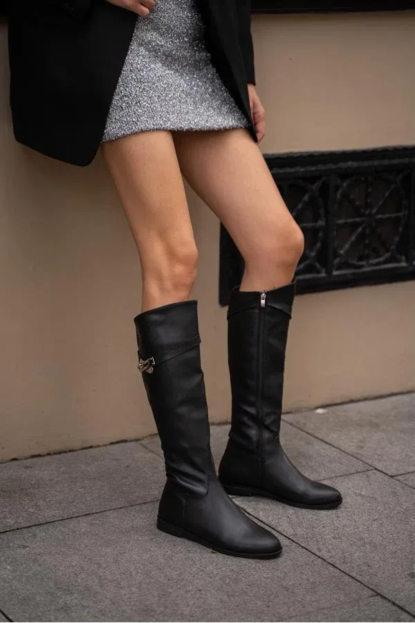 Bottes hautes en cuir noir à ceinture