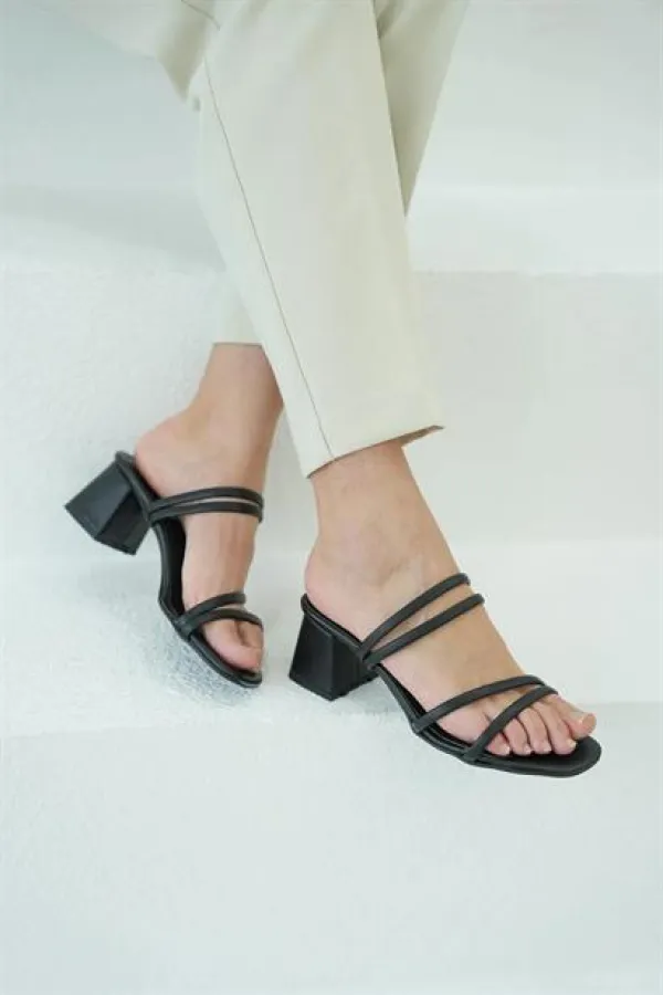 Chaussons à talons à double bride noirs
