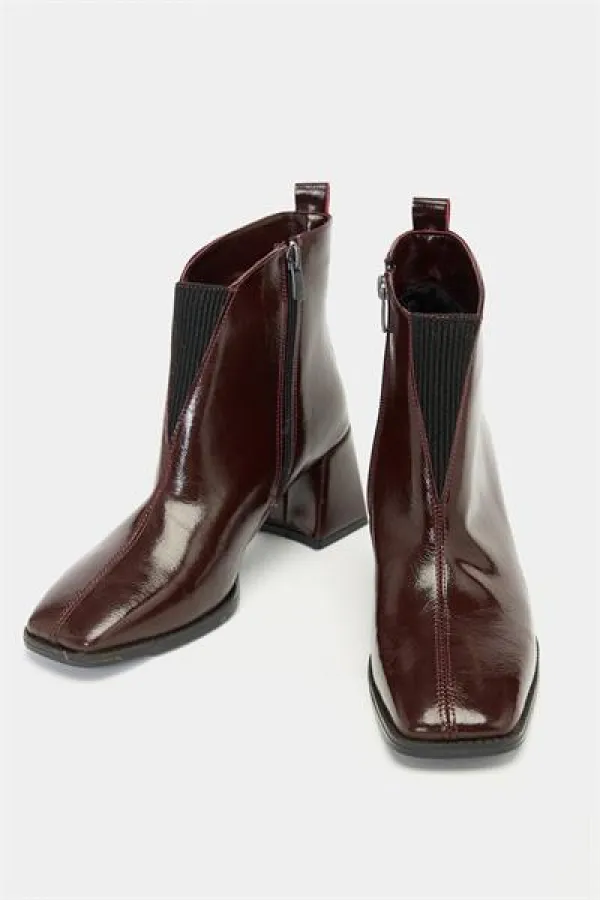 Bottes courtes à talons et bout rond en cuir verni – Cuir brillant Forme moderne Cuir verni bordeaux