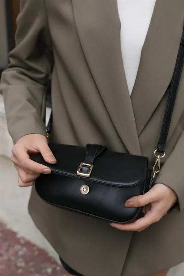 Sac bandoulière à boucle Alina pour femme - Noir