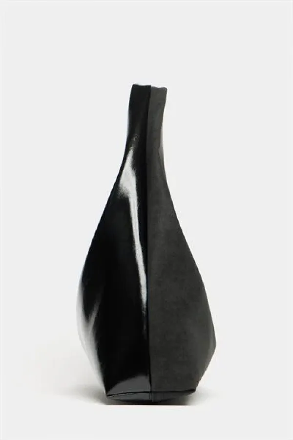 Sac cabas à bandoulière pour femme en daim noir et cuir verni contrasté - Modèle vintage souple