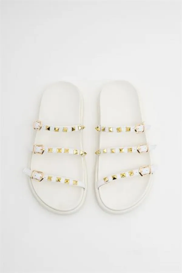 Chaussons tendance blancs à clous dorés