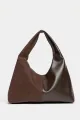Contraste entre daim marron et cuir PU