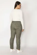 Pantalon pour femme en gabardine délavée kaki avec bonnets à boutons métalliques