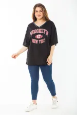 Kadın Büyük Beden Siyah Pamuklu Kumaş V Yaka Ribana Ve Baskı Detaylı Tunik 65N37456