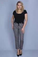 KADIN RENKLİ EKOSE DESEN YAN CEPLİ ARKA FLOTA SÜS CEPLİ SUNİ DERİ KUŞAK DETAYLI PANTOLON