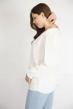 Kadın Kemik Büyük Beden Nopeli Kumaş Yaka Fırfırlı Kol Ağzı Lastikli Bluz