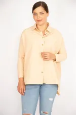 Kadın Büyük Beden Bej Poplin Kumaş Ön Düğmeli Yan Yırtmaçlı Uzun Kollu Gömlek 65N36799