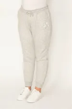 Kadın Gri Cebi Nakış Detaylı Paça Ribanalı Bel Lastik Ve Bağcıklı Spor Pantolon 65N31257