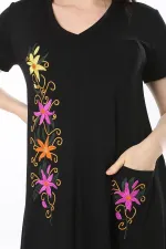 Kadın Büyük Beden Siyah Nakış Detaylı V Yakalı Cepli Elbise 65N37962