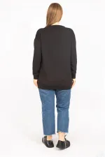Kadın Siyah Büyük Beden Yan Fermuar Yırtmaçlı Yakası Kuşgözü Detaylı Sweatshirt 65N35638