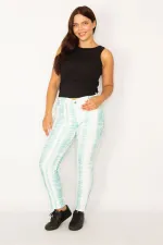 Kadın Yeşil Batik Desenli Likralı 5 Cep Kot Pantolon 26A34146