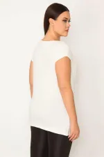 Kadın Büyük Beden Kemik Taş Detaylı Düşük Yakalı Bluz 65N37662