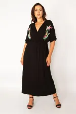 Kadın Siyah Anvelop Yakalı Beli Lastik Ve Nakış Detaylı Elbise 65N33976