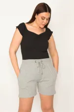 Kadın Gri Pamuklu Kumaş Kuşgözü Detaylı Bel Lastikli Cepli Şort 65N32350