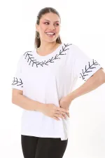 Kadın Büyük Beden Beyaz İnci Ve Nakış Detaylı Kısa Kollu Bluz 65N37677