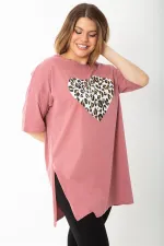 Kadın Büyük Beden Gül Kurusu Ön Baskılı Yan Yırtmaçlı Kısa Kollu Bluz 65N37758