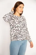 Kadın Renkli Bisiklet Yakalı Desenli Bluz 65N34923